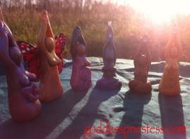 Sculptures hanging out in the sunshine!